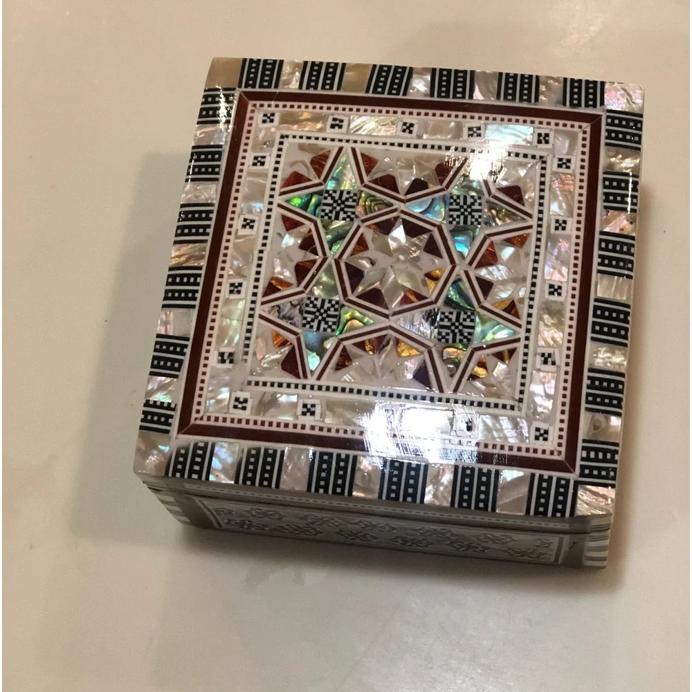 Beautiful jewelry box - Picture 1 of 6